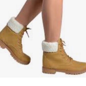 Women’s tan ankle boots size 7/8 medium